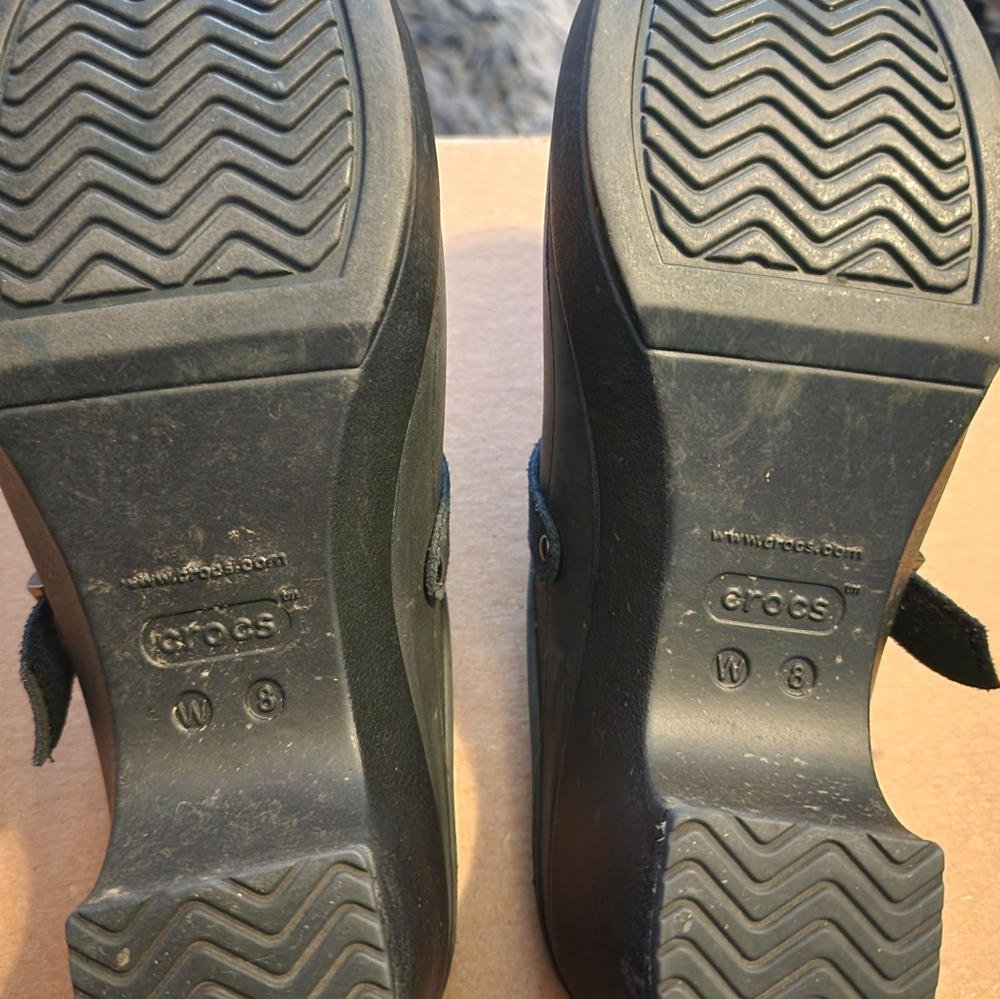 Women's Crocs - Picture 3 of 3